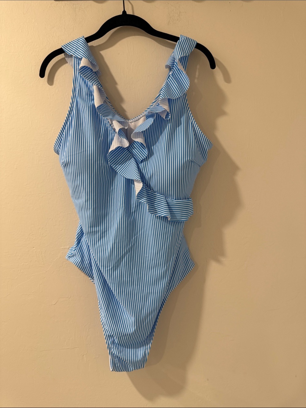 Women’s 2XL Blue White Pinstripe Ruffle One Piece Swimsuit V Neck